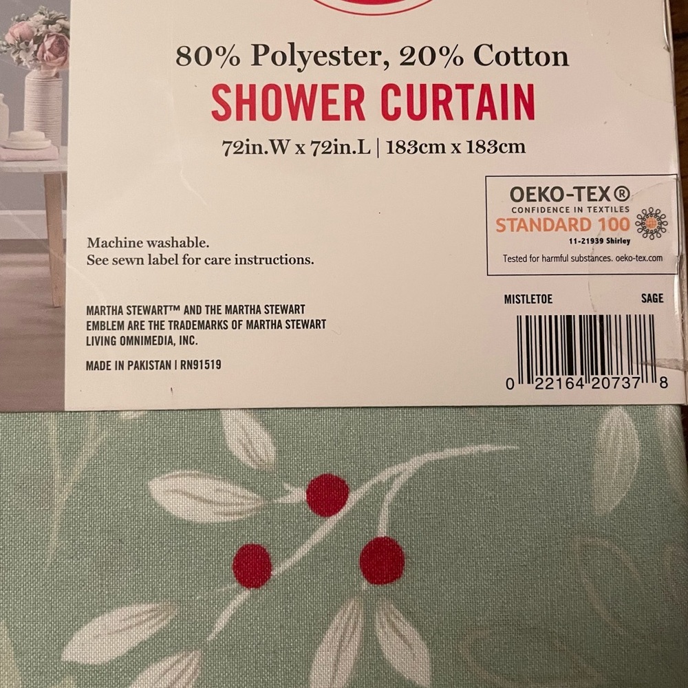 Martha Stewart 72x72 mistletoe shower curtain - Picture 6 of 6